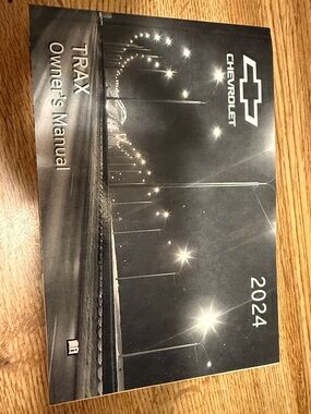 Chevrolet TRAX 2024 Owner's Manual - Black